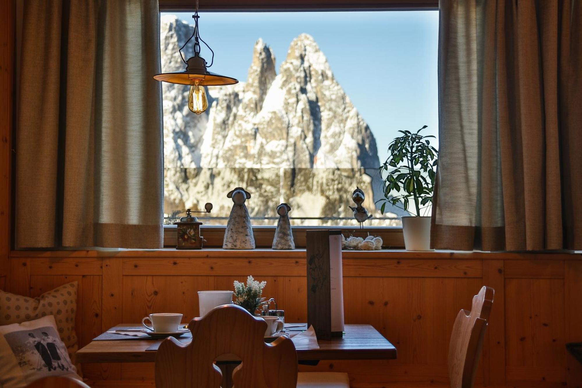 Berghotel Zorzi Алпе ди Сиуси Екстериор снимка